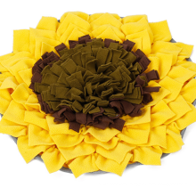 Pet sniffing pad sunflower flower type sniffing and licking pad